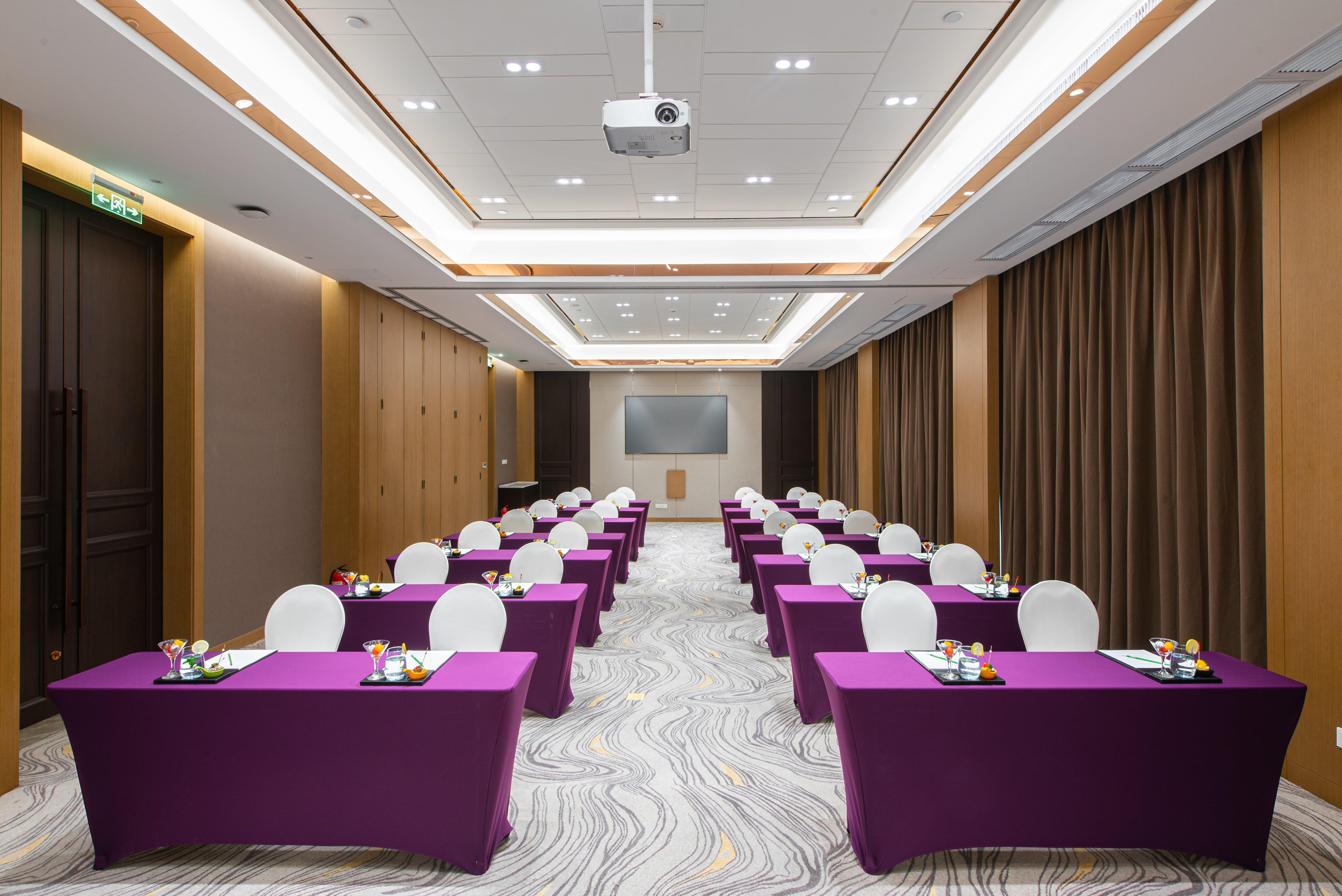 Holiday Inn Wuhan Riverside By Ihg Екстериор снимка
