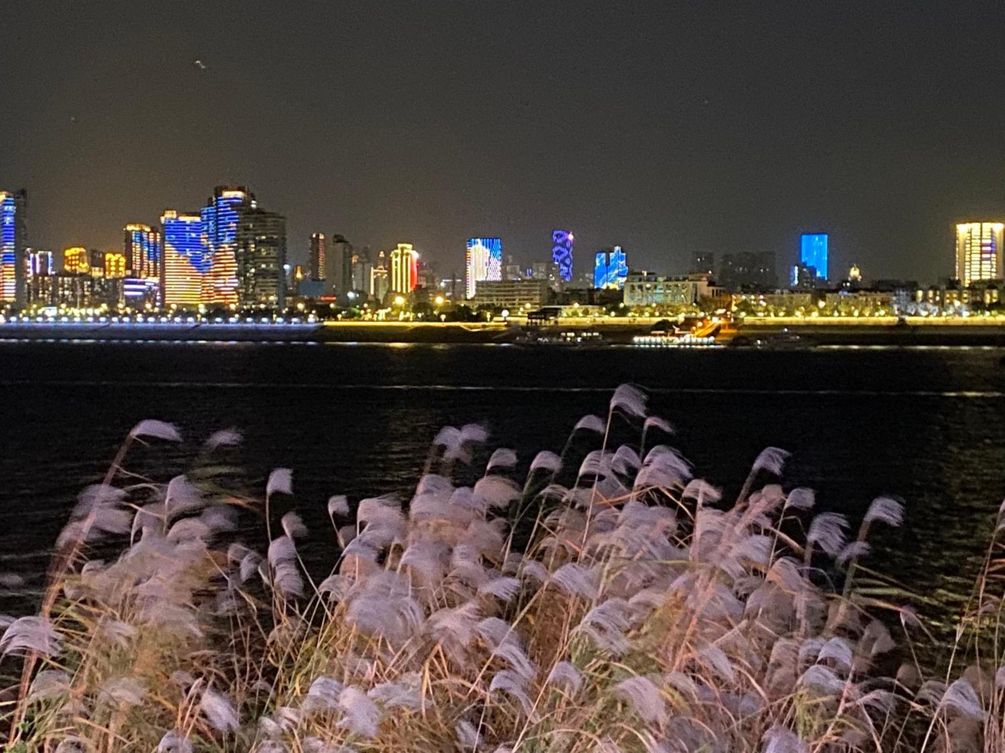 Holiday Inn Wuhan Riverside By Ihg Екстериор снимка