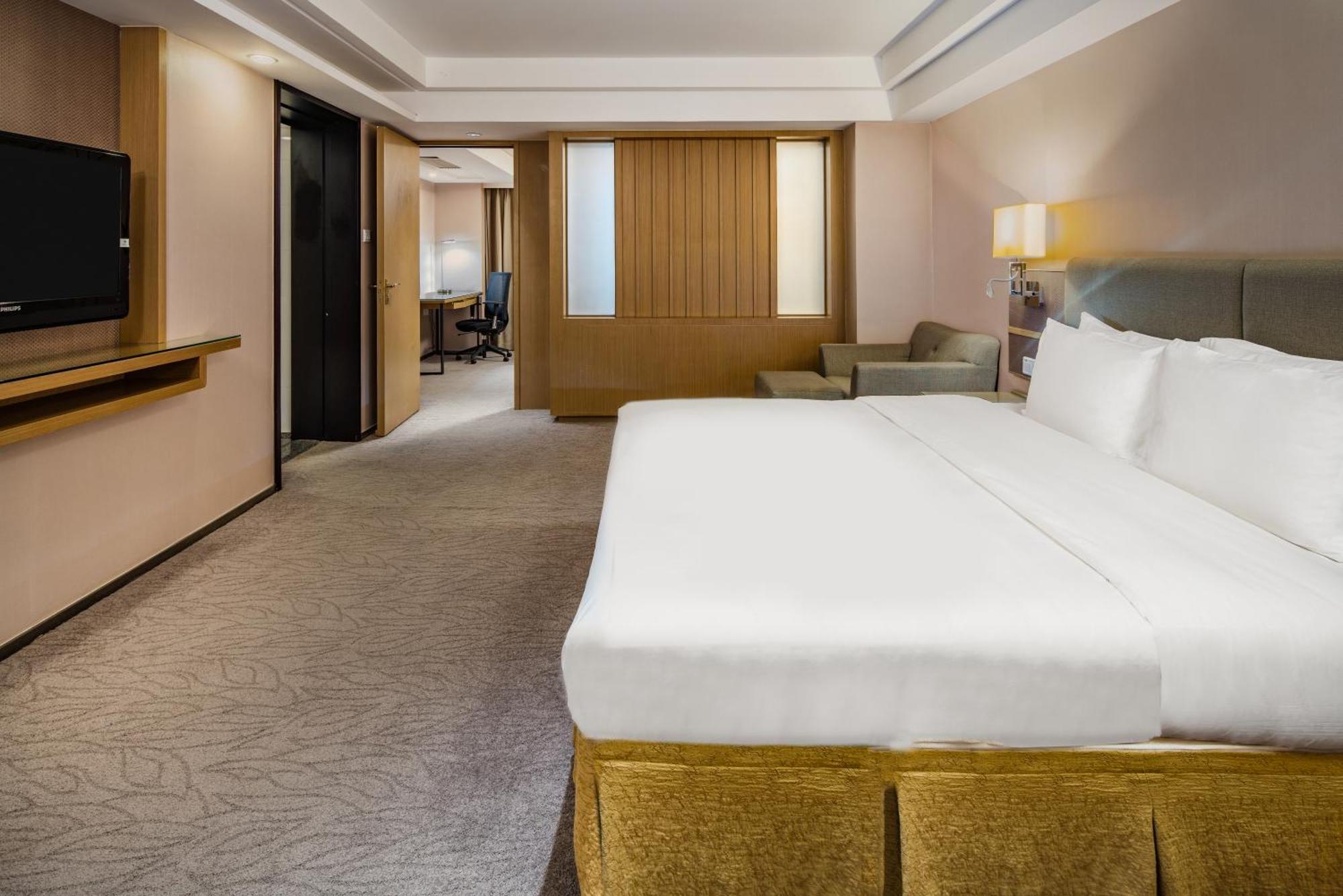 Holiday Inn Wuhan Riverside By Ihg Екстериор снимка