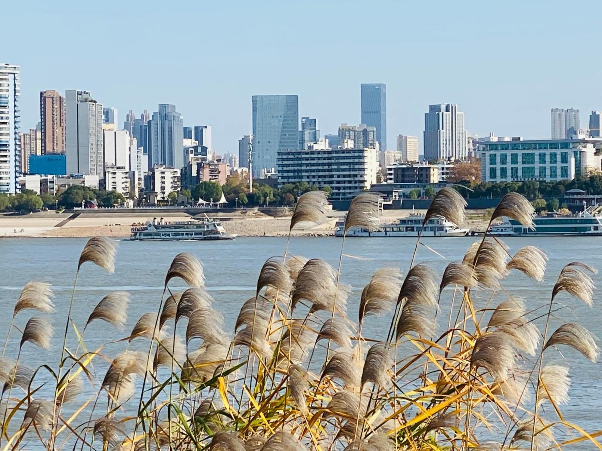 Holiday Inn Wuhan Riverside By Ihg Екстериор снимка