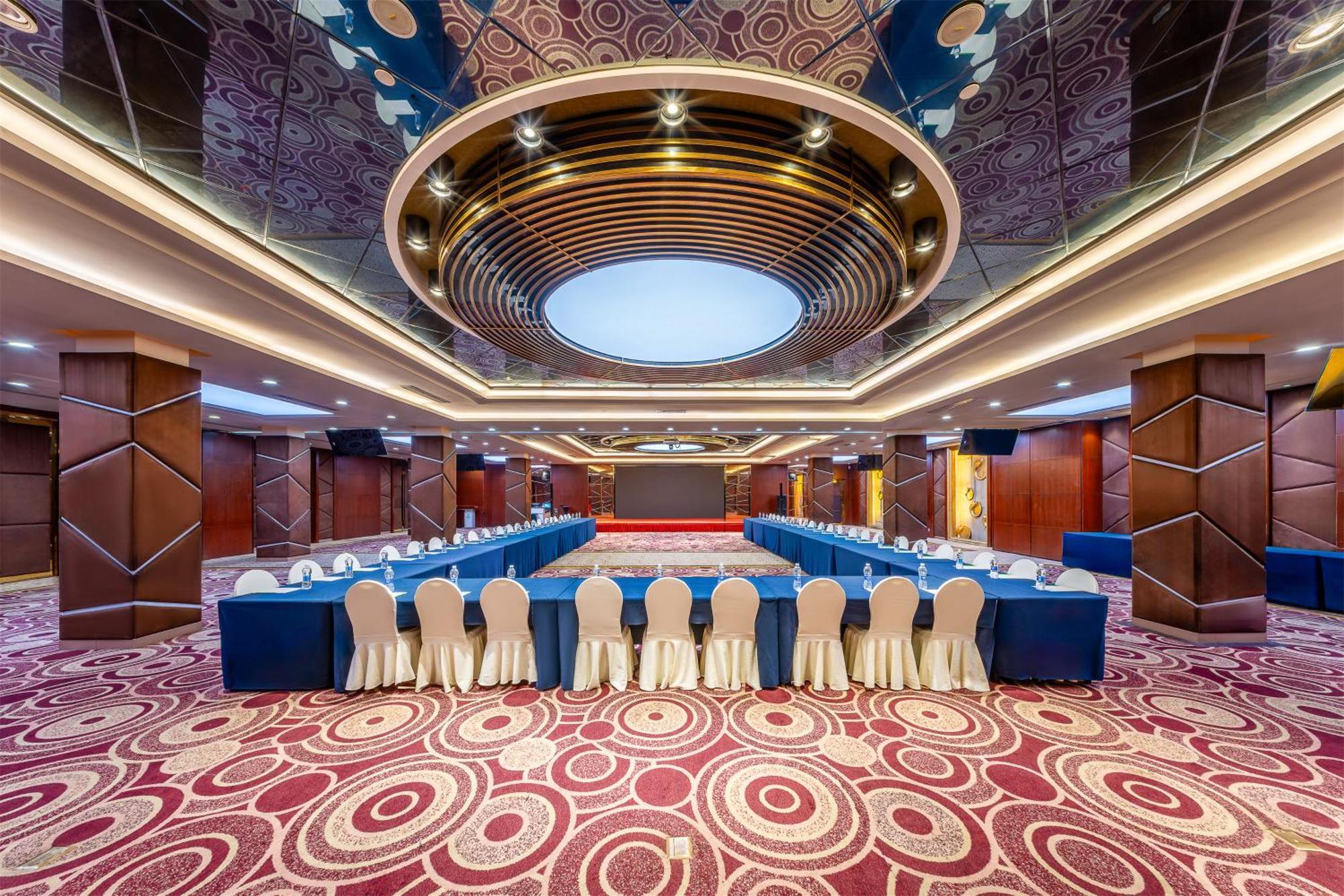 Holiday Inn Wuhan Riverside By Ihg Екстериор снимка