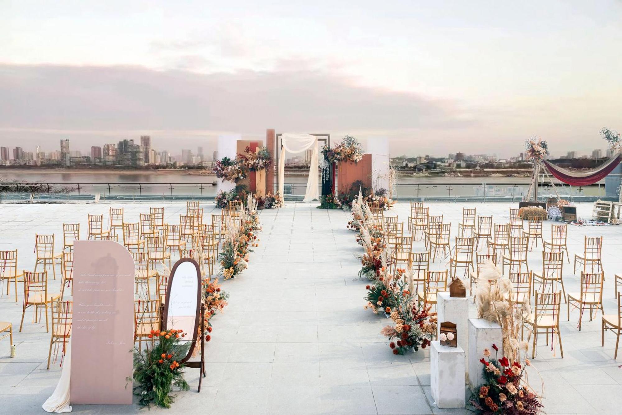 Holiday Inn Wuhan Riverside By Ihg Екстериор снимка
