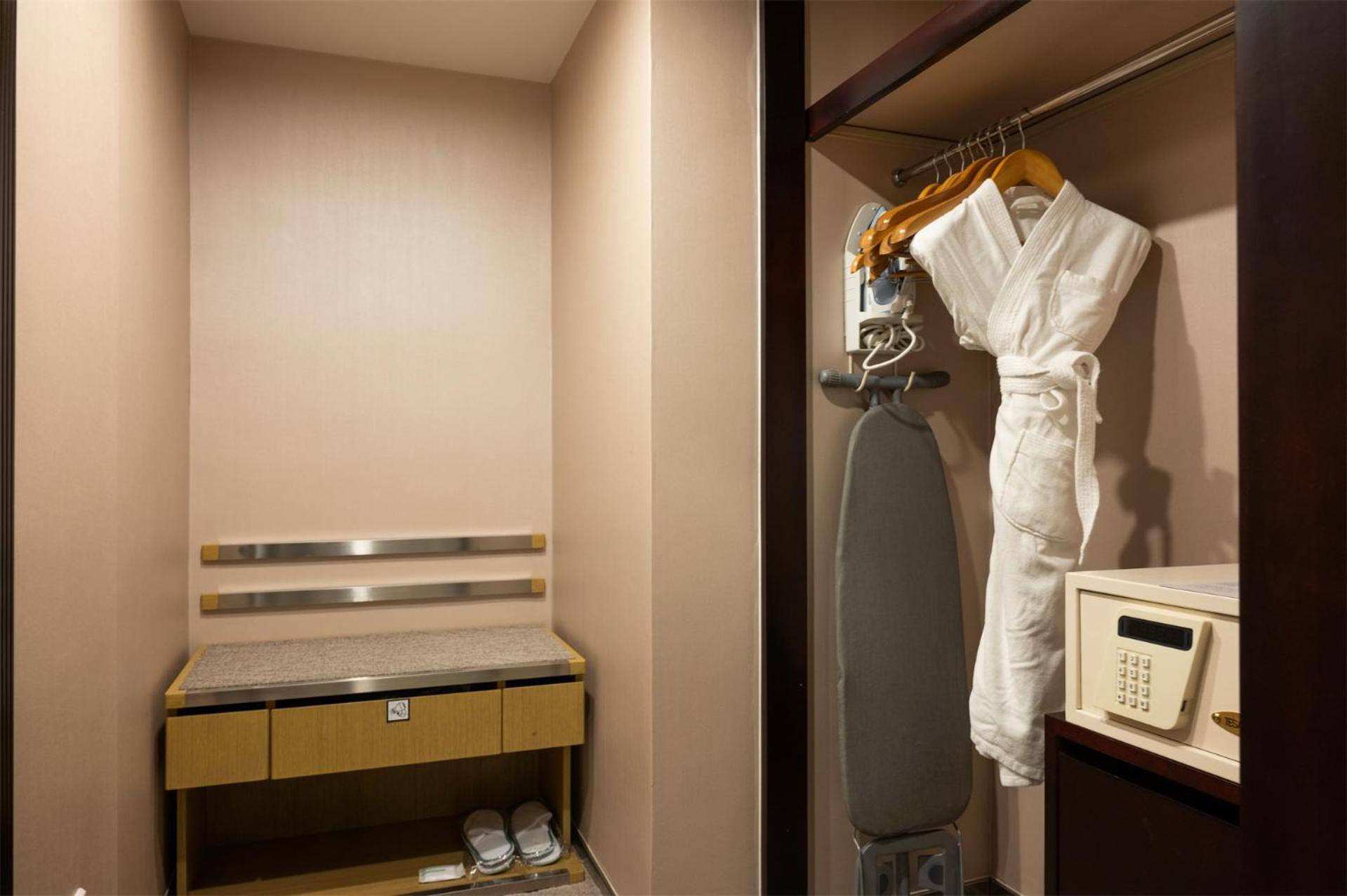 Holiday Inn Wuhan Riverside By Ihg Екстериор снимка