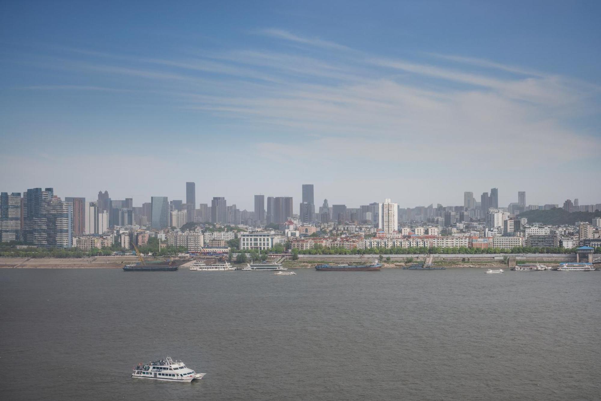 Holiday Inn Wuhan Riverside By Ihg Екстериор снимка