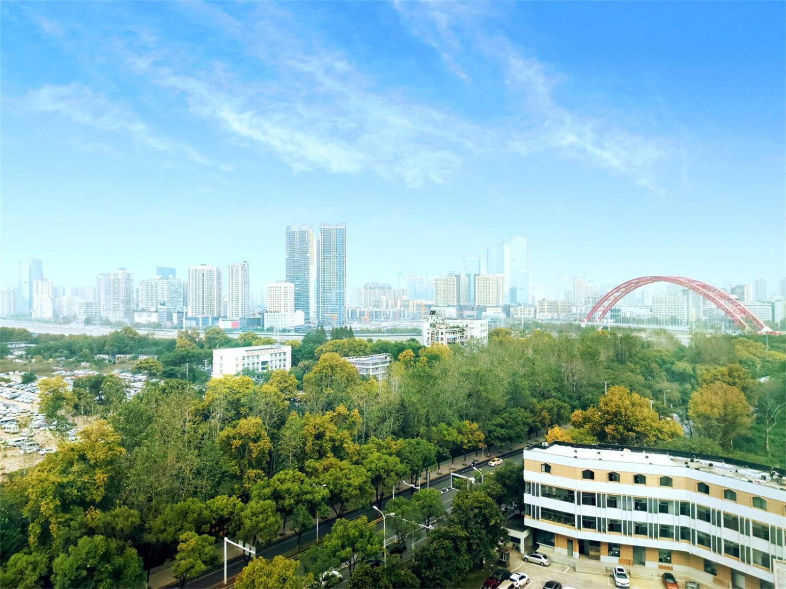 Holiday Inn Wuhan Riverside By Ihg Екстериор снимка