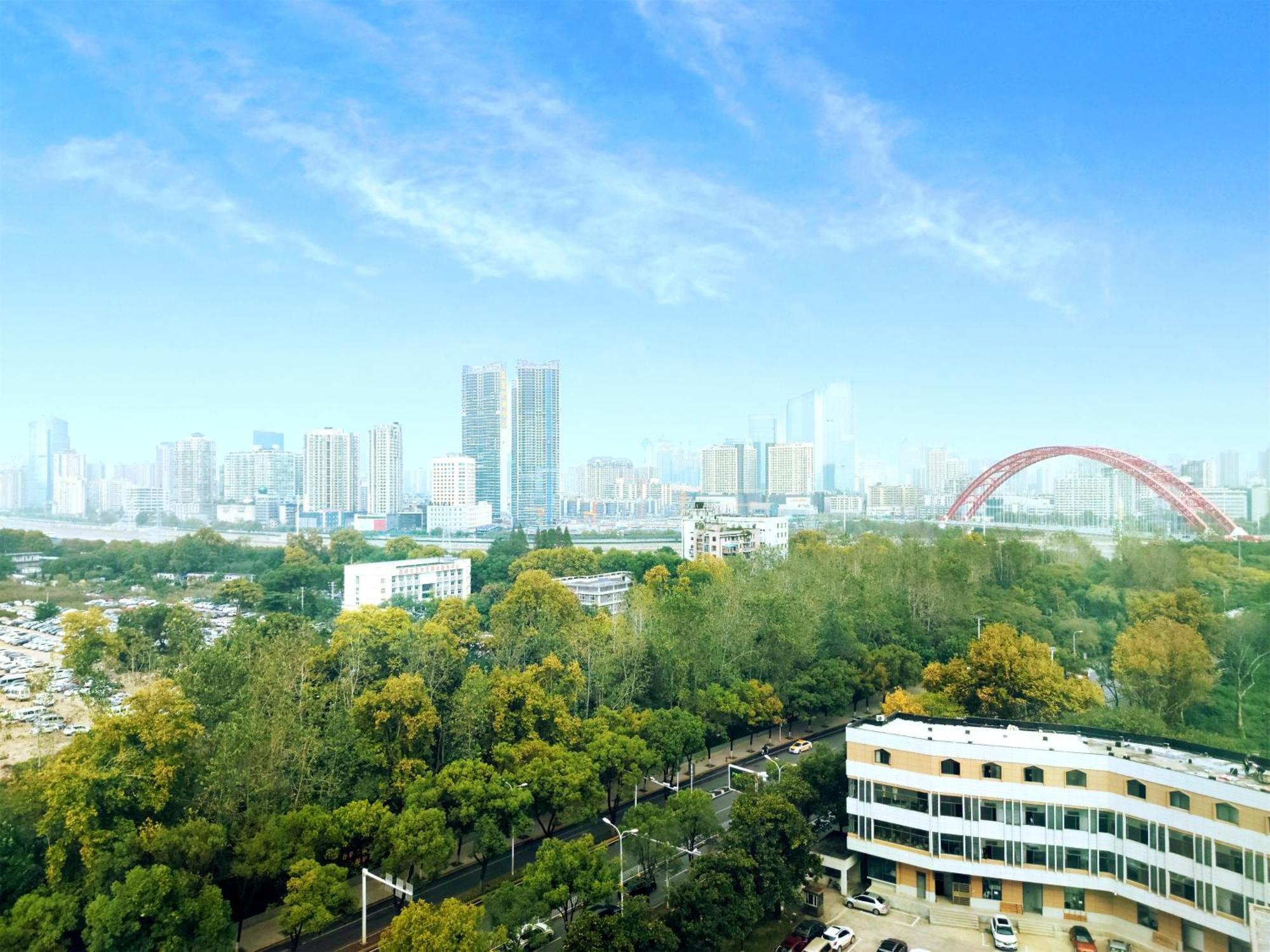 Holiday Inn Wuhan Riverside By Ihg Екстериор снимка
