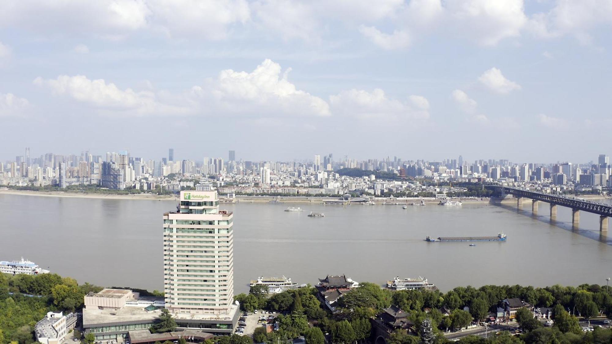 Holiday Inn Wuhan Riverside By Ihg Екстериор снимка