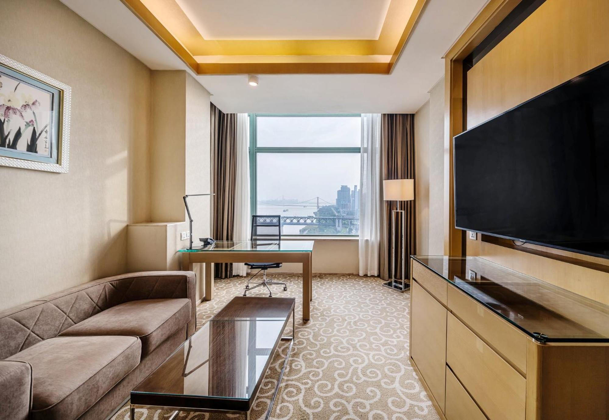 Holiday Inn Wuhan Riverside By Ihg Екстериор снимка