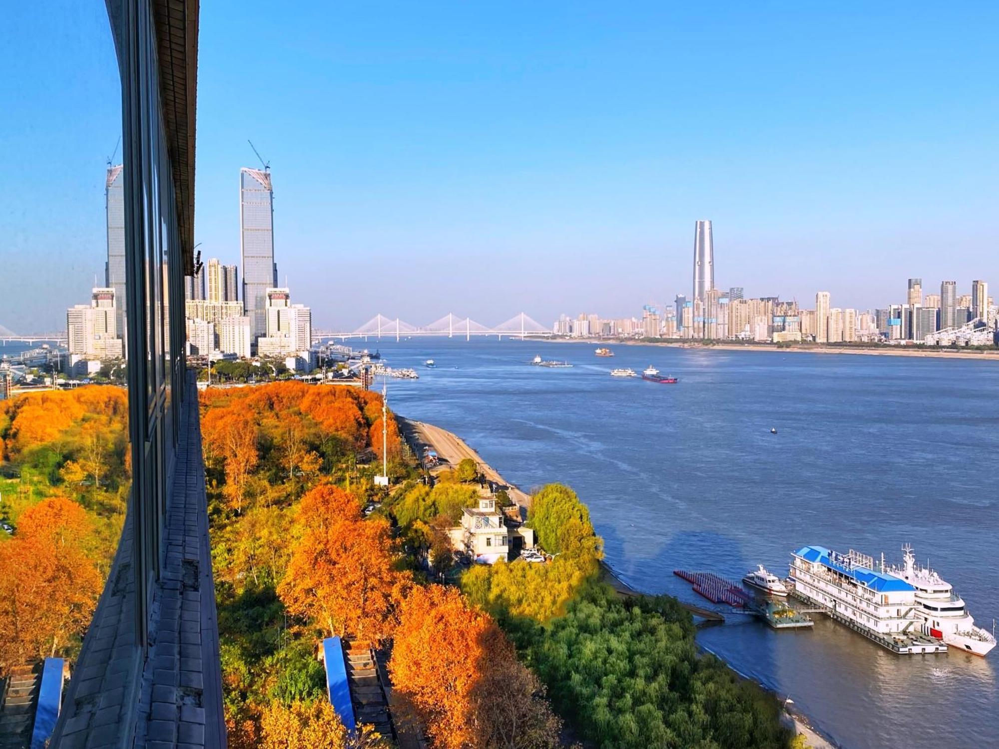 Holiday Inn Wuhan Riverside By Ihg Екстериор снимка