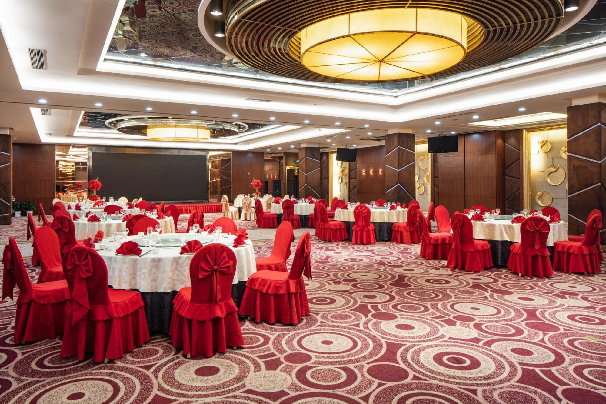 Holiday Inn Wuhan Riverside By Ihg Екстериор снимка