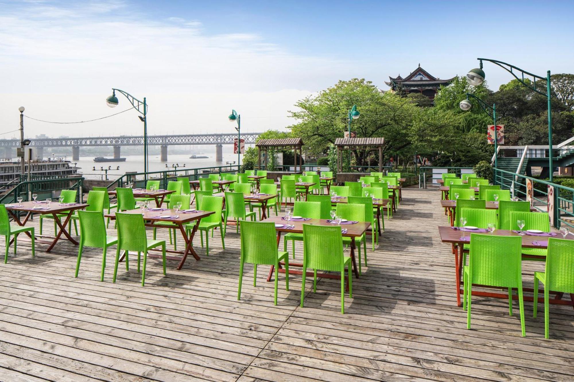 Holiday Inn Wuhan Riverside By Ihg Екстериор снимка