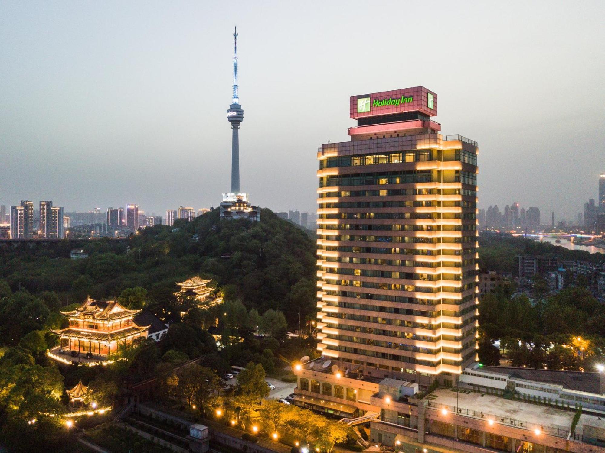 Holiday Inn Wuhan Riverside By Ihg Екстериор снимка